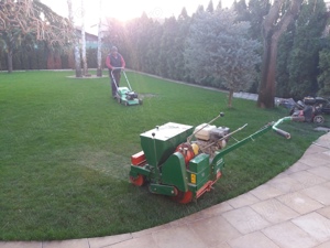  Masina  de decopertat   semanat gazon  -prestari servicii 