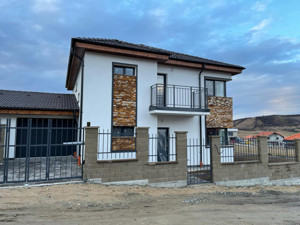 Casa cuplata, 160 mp utili, 5 camere, garaj, zona Chinteni - imagine 2