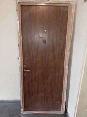 Ușe metalică cu dublă închidere