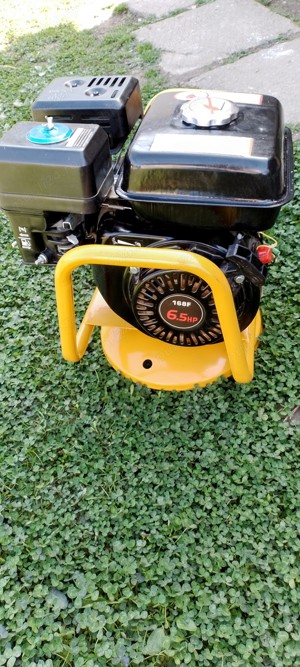 Vibrator betoane pe benzină - imagine 2