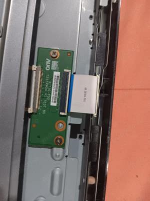 panel display t315xw03 de pe tv Grundig 32vlc3200ba - imagine 3