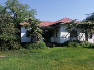 Casă de vânzare cu teren mare în satul Bolovani, 45km București