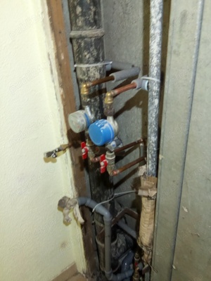 Instalator execut lucrări de înlocuire și reparatii