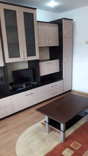 Inchiriez camera camin