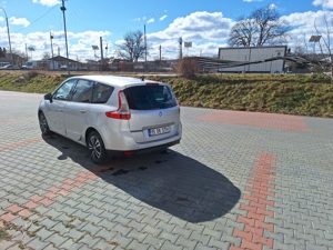 Grand scenic.  15 diesel.   Clima  navi.  2011.   Bacau. 3900 euro - imagine 4 Grand scenic.  15 diesel.   Clima  navi.  2011.   Bacau. 3900 euro - imagine 4