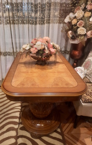 Masa dining stil baroc sculptata manual.