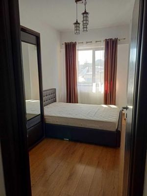 Inchiriez apartament 2 camere, zona Decebal, decomandat cu centrala proprie