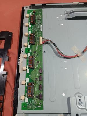 invertor Darfon v225-f01 4h.v2258.281 de pe tv Grundig 32vlc3200ba