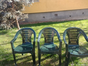 Masa cu scaune din plastic 