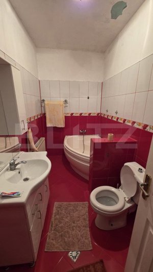 Casa de vanzare, cu 4 camere, 120 mp, teren de 700 mp, zona centrala  - imagine 6