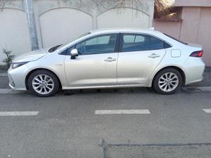 Vand auto Toyota Corolla hybrid an fabricatie 2020