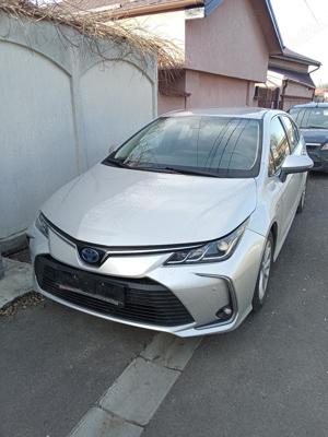 Vand auto Toyota Corolla hybrid an fabricatie 2020 - imagine 2