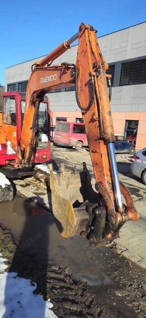 Excavator pe senile de cauciuc, greutate 6t