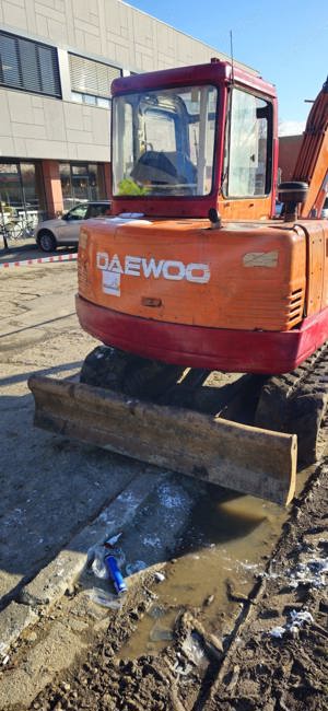 Excavator pe senile de cauciuc, greutate 6t - imagine 2