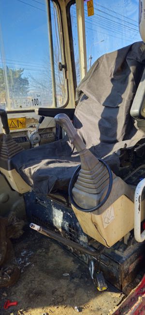 Excavator pe senile de cauciuc, greutate 6t - imagine 4