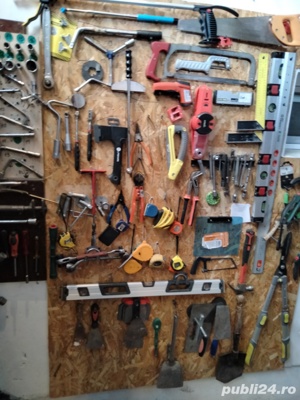 Atelier cu tot felul de scule 