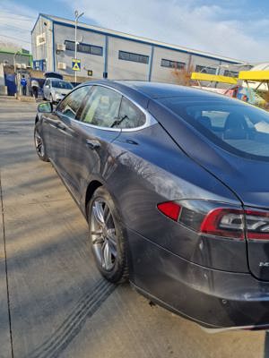 Tesla S85 2014 garantie, eventual schimb cu imobiliare ploiesti sau imprejurimi cu diferenta corecta - imagine 3