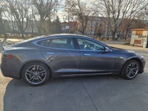 Tesla S85 2014 garantie, eventual schimb cu imobiliare ploiesti sau imprejurimi cu diferenta corecta - imagine 4