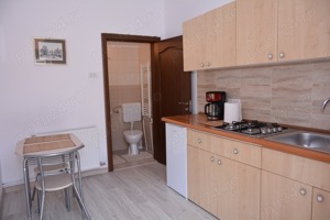 Vand bucatarie, masa cu 2 scaune, chiuveta