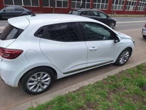 Clio.  An 2021.    Navi.   Clima.  Jante.  1.0 gpl + benzina.  Distronic. 6500 euro