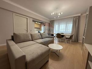 Apartament cu 3 camere de închiriat în zona Dacia Constanta