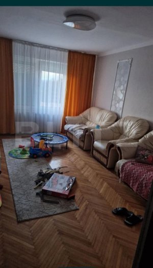 Apartament cu 4 camere in Sangiorgiu de Mures 