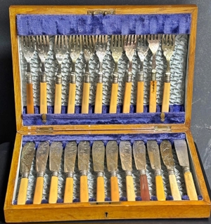 Set de cuțite și furculițe de pește placat cu argint si os Anglia 1900