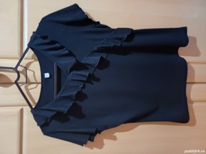 Vand tricou cu volănașe, S, în stare perfectă 