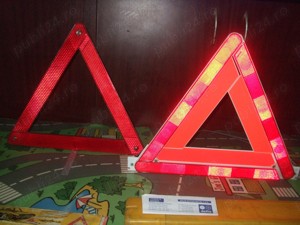 Triunghi reflectorizant auto