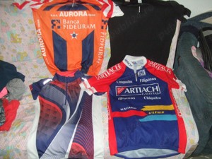 Tricouri ciclism 4 buc.