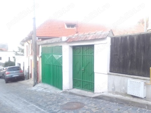 vand casa cu curte si gradina in zona central istorica a Brasovului  - imagine 2