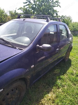 Vand Dacia Logan lovita in fata poate circula