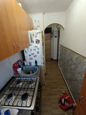 Apartament de 2 camere, decomandat, 41 mp., zona Lama. - imagine 2