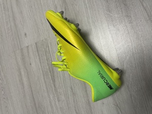 Ghete fotbal Nike Mercurial 