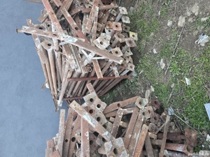 Închiriez popi metalici si cofraje