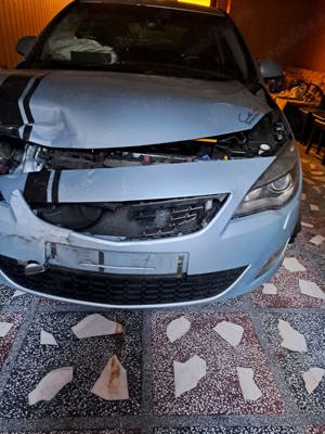 Vând Opel astra j