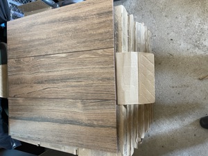 24 mp. Gresie imitație parchet    20,5  61,5 cm