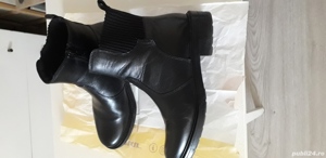 Vand ghete dama din piele.