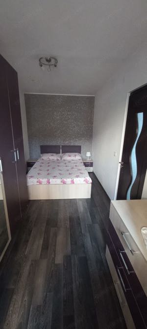 Vând apartament cu 3 camere, etajul 3,zona Sagului  - imagine 7