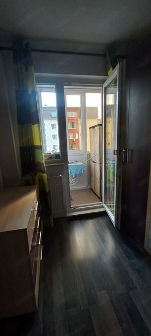 Vând apartament cu 3 camere, etajul 3,zona Sagului  - imagine 4