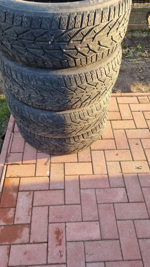 Vând cauciucuri iarna 235 60 R18