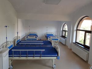 Paturi spital  cu doua manivele si trei functii. 