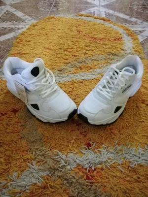 Vand adidasi noi TONNY BLACK cu eticheta in cutie,nr 39