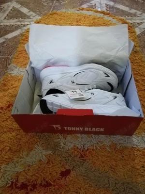 Vand adidasi noi TONNY BLACK cu eticheta in cutie