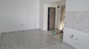 Vând apartament 2 camere si parcare