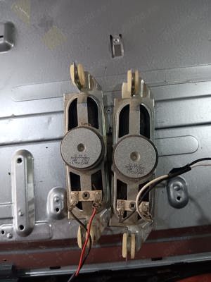 set 2 difuzoare 8ohm 10w de pe tv Vortex ledv-32v289