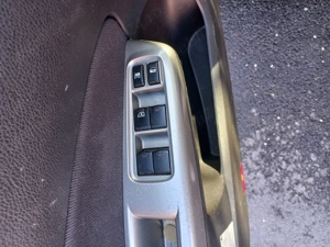 Vand Subaru 2.0D, 4x4, an 2010, 3999 negociabil - imagine 4 Vand Subaru 2.0D, 4x4, an 2010, 3999 negociabil - imagine 4