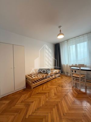 Apartament cu 3 camere. decomandat, zona Circumvalatiunii - imagine 2