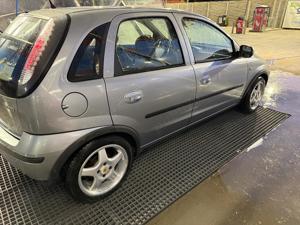  Vând  Opel  corsa cu clima Tronic Diesel 