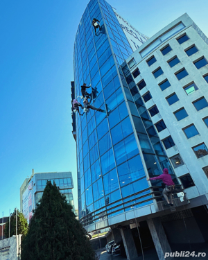 firma de alpinisti utilitari spalam geamuri 